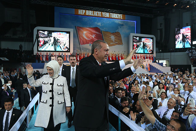 MHP'li başkan partilileri AKP kongresine davet etti