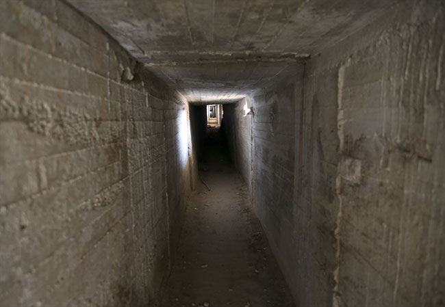 Afrin'de PKK'lıların gizlendiği labirent tüneller bulundu