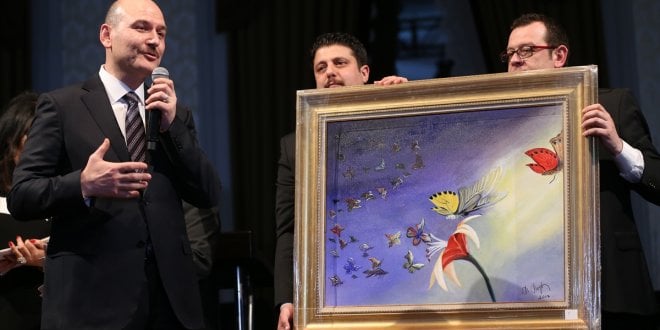 Soylu'nun kelebek hastaları için yaptığı resim 500 bin liraya satıldı