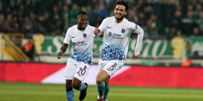Trabzonspor Akhisar'ı rahat geçti