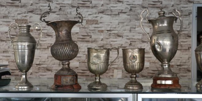Denizlispor'un çöpten çıkan kupaları müzede