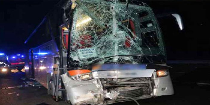 Otobüs TIR’a çarptı: 10 yaralı