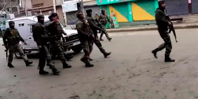 Keşmir’de el bombalı saldırıda 3 Hint güvenlik görevlisi yaralandı