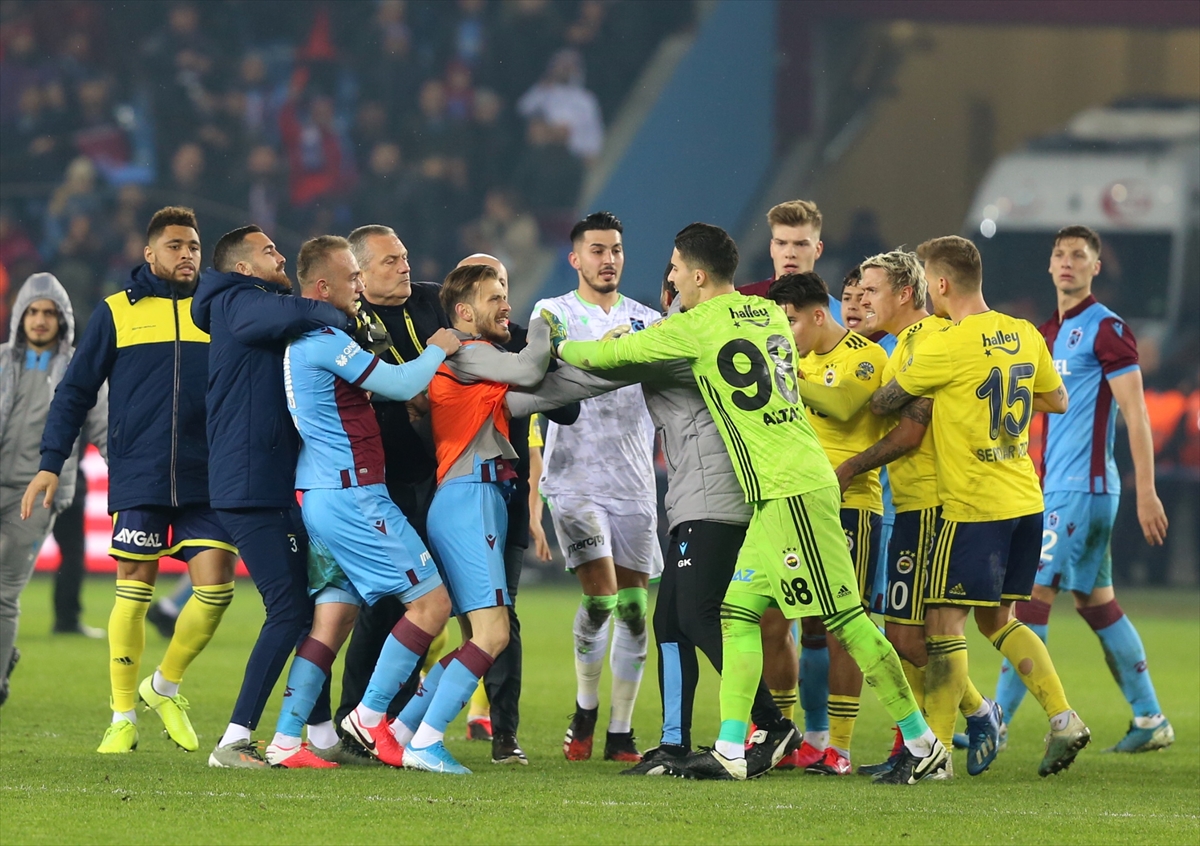 Trabzonspor-Fenerbahçe Derbisinde Gerginlik